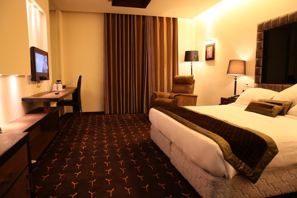 ميروت Krome - A - Boutique Hotel المظهر الخارجي الصورة